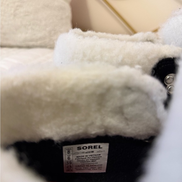 Sorel Black and White Winter Boots - Picture 9 of 9